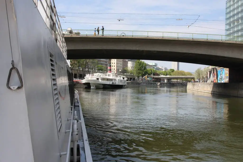 Donaukanal Wien Twin-City-Liner