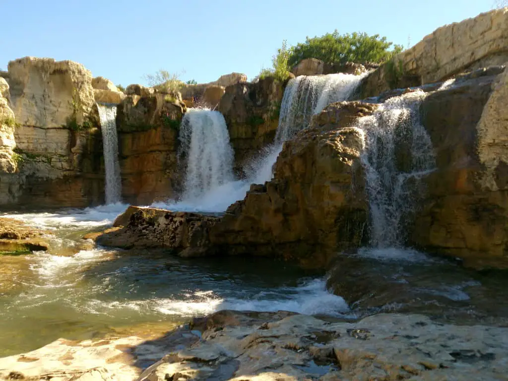 Klippen springen in Frankreich: Cascades du Sautadet