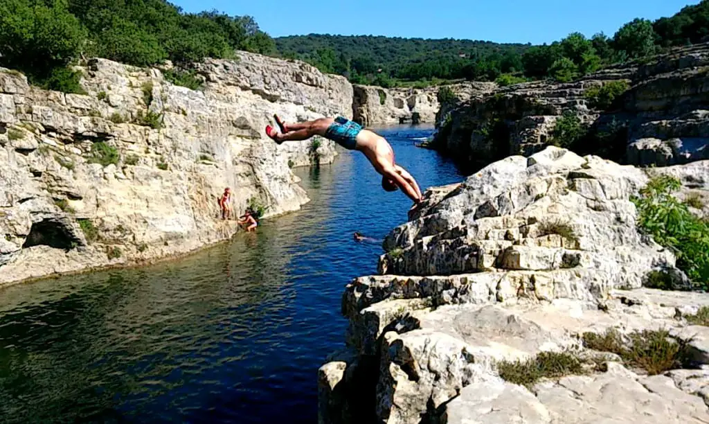Klippen springen in Frankreich: Cascades du Sautadet