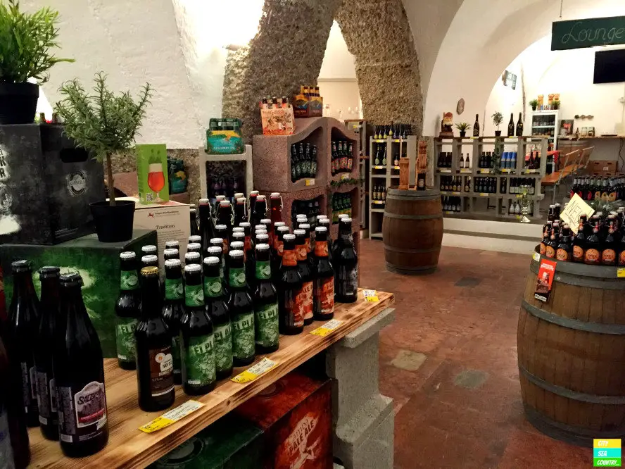 Craft Bier aus Hawaii, Neuseeland, Island, Österreich, Deutschland, Belgien...Hier gibt es nichts, was es nicht gibt. Eine Reise um die Welt (biermäßig).