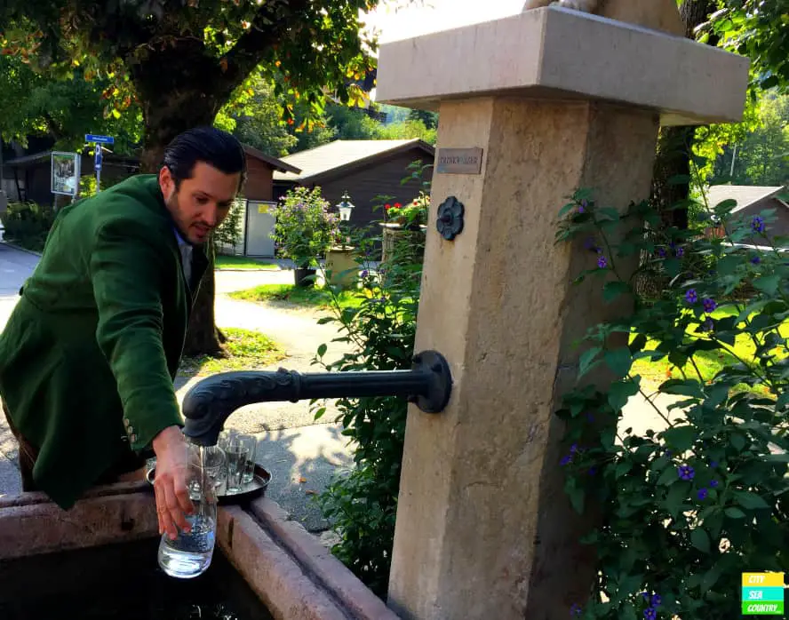 Brunnen beim Gasthof Schorn Grödig