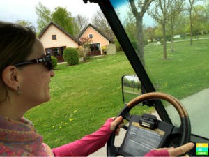 Mit Elena vorbei an den Bungalows