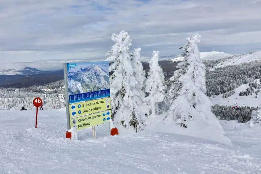 Winterurlaub in Serbien: Ski fahren am Dach von Serbien in Koaponik