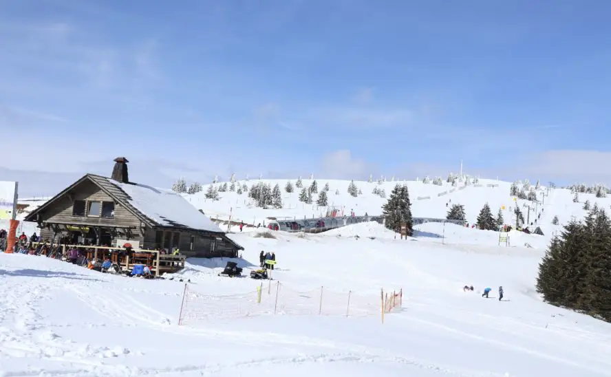 Winterurlaub in Serbien: Ski fahren am Dach von Serbien in Koaponik
