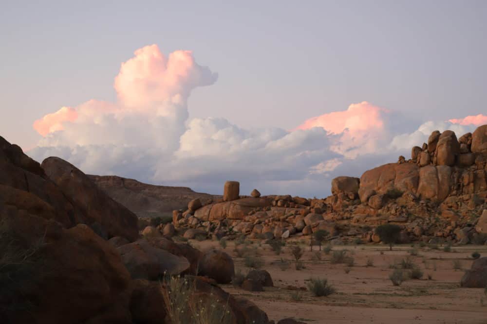 Ungewöhnlich übernachten in Namibia: Zwischen Granitfelsen und dem zweitgrößten Canyon der Welt