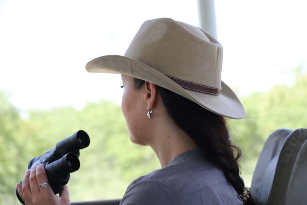 Unverzichtbarer Begleiter auf einer Afrika-Safari: Mit dem Fernglas von Canon entgeht dir nichts mehr