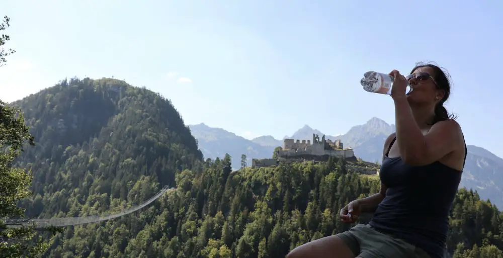 Sommerausflug bzw. ganzjährig geöffnet ist die längste Hängebrücke der Welt im TibetStyle in Reutte, Tirol (highline179)