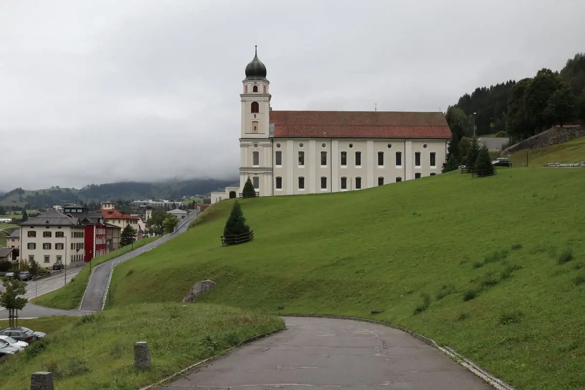 Übernachten im Kloster: Auszeit im Kloster Disentis in der Schweiz