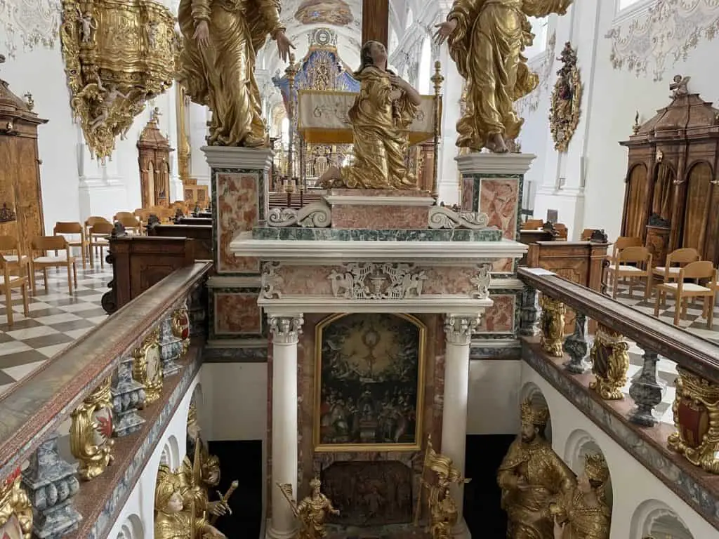 Übernachten im Kloster Stams und Besuch der Fürstengruft