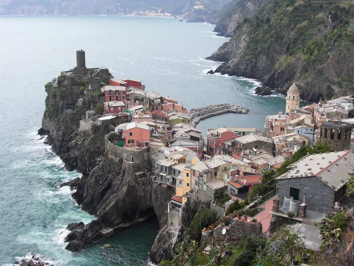 Buntes Küstendorf Vernazza in Cinque Terre