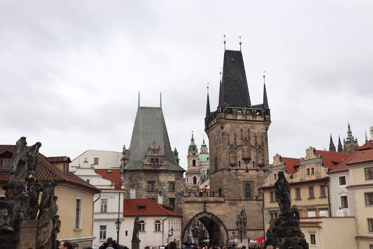Karlsbrücke mit Türmen