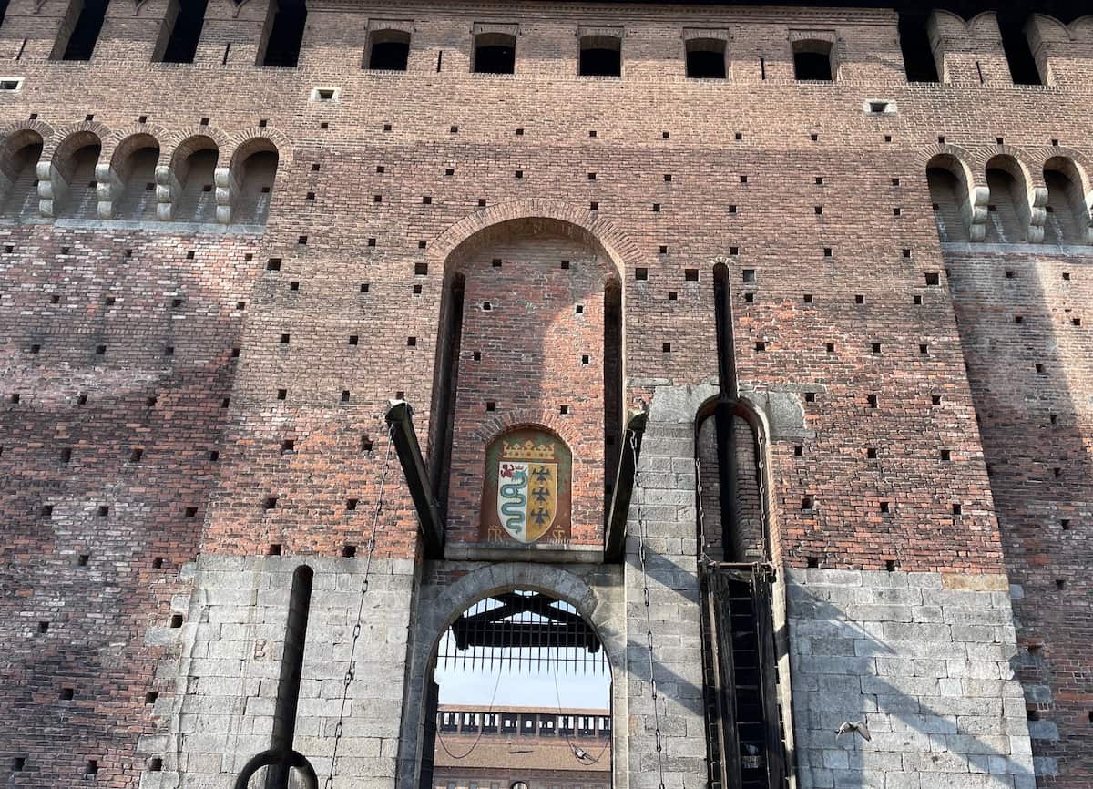 Schlechtwetter in Mailand Besuch des Castello Sforzesco