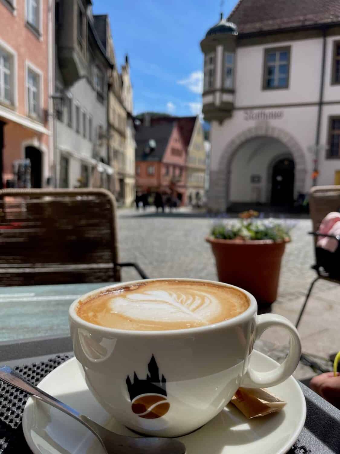 In der Füssen Altstadt einen Kaffee genießen