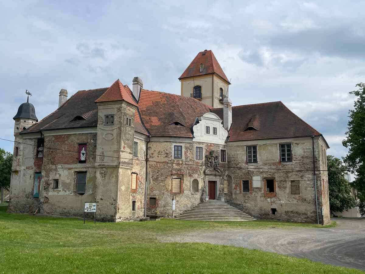 Das Chateau Poběžovice ist eines der vielen Schlösser in Tschechien welches renoviert wird.