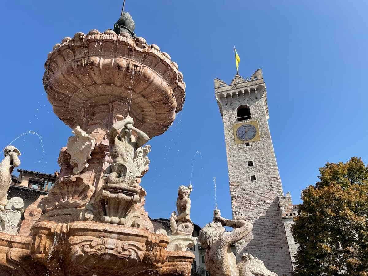 Trient mit dem Neptunbrunnen in der Altstadt zählt zu den schönsten Städten in Norditalien.