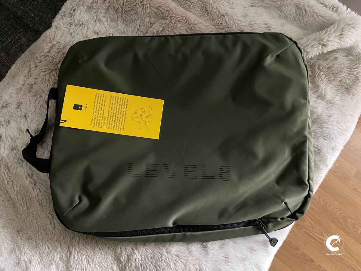 The 6 packing cubes come compactly stored inside one cube. Each one has a carry handle, making them easy to carry or hang.