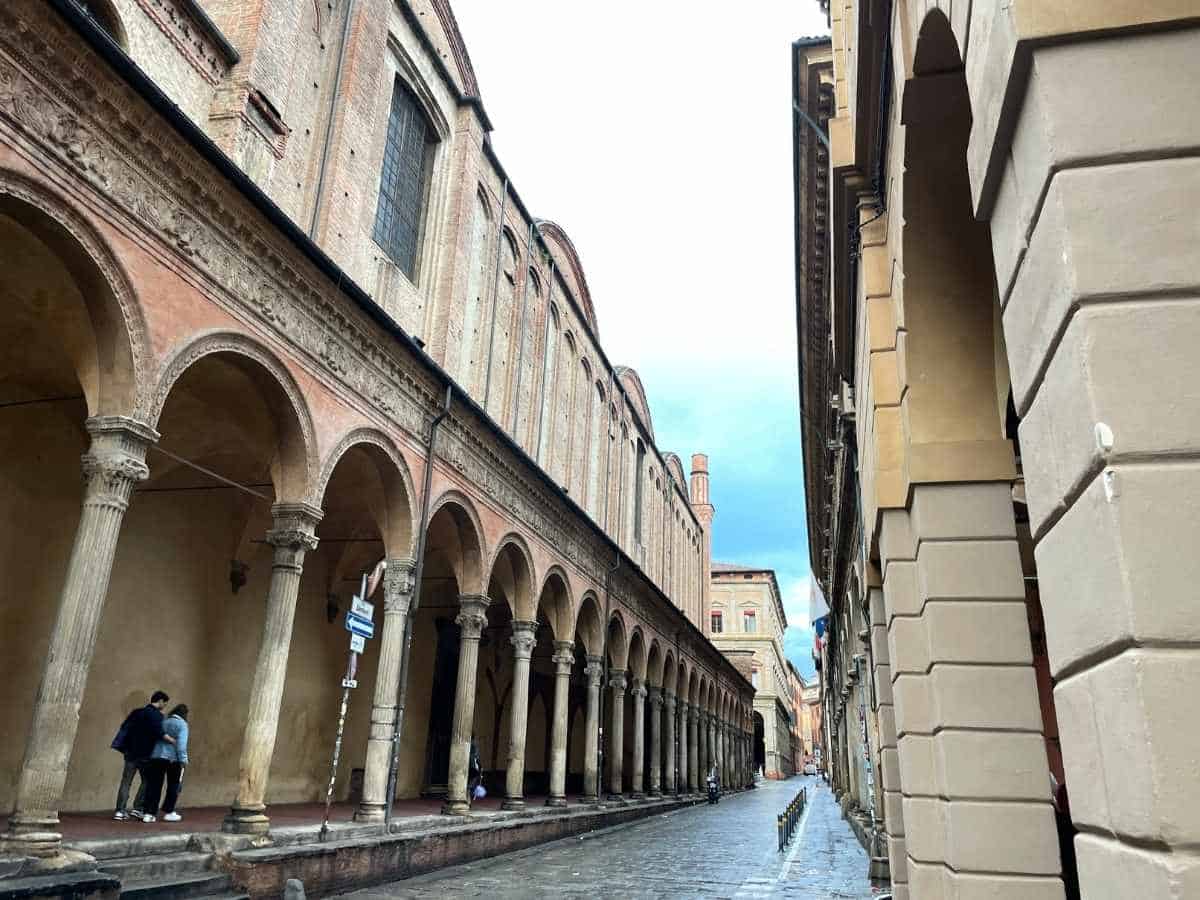 Portici in Bologna