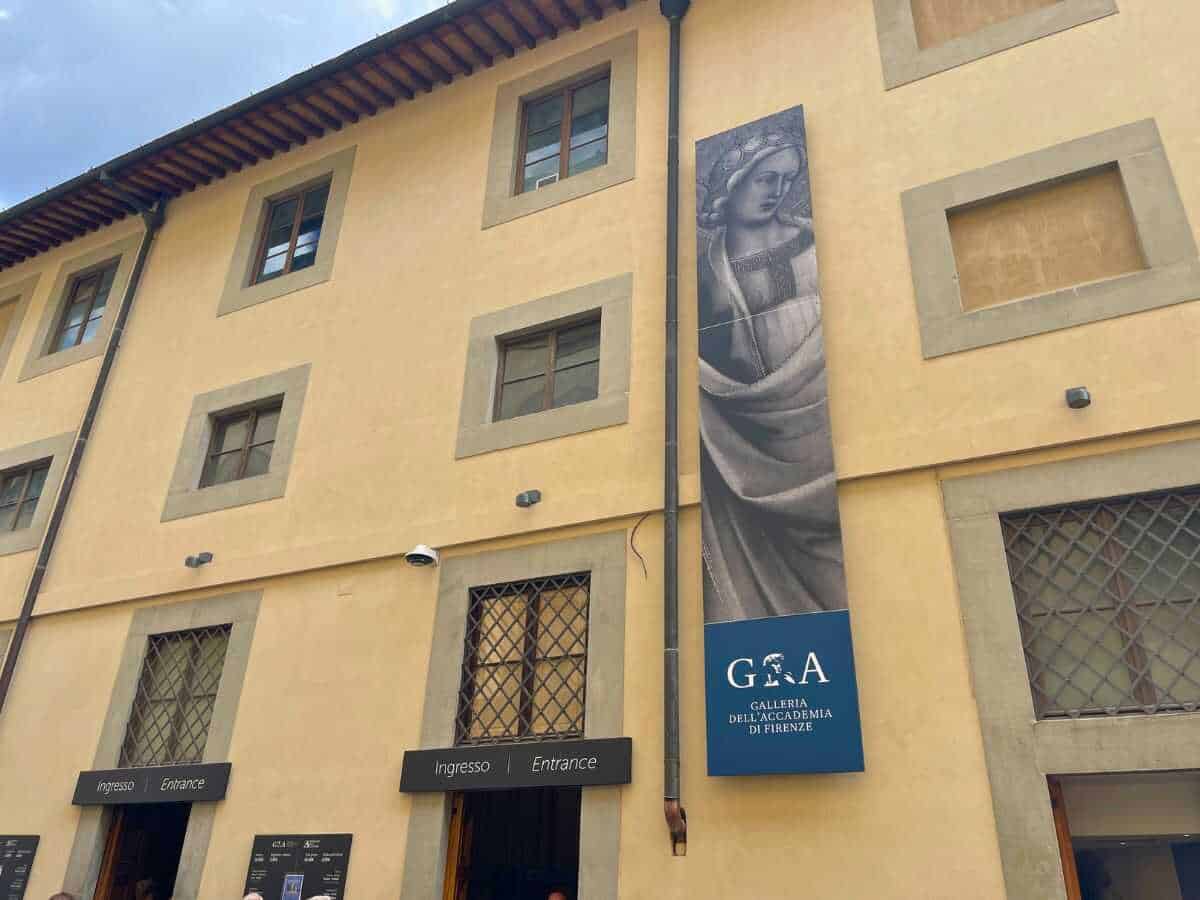 Außenansicht der Galleria dell'Accademia, in welcher sich Michelangelos David befindet.
