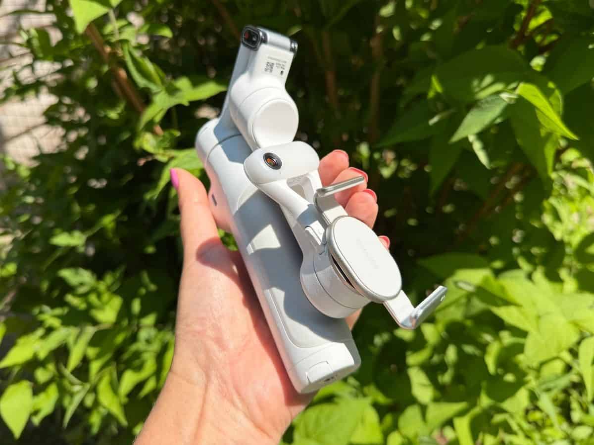 Bild von Hand mit Insta360 Flow Pro 2 und KI Tracker