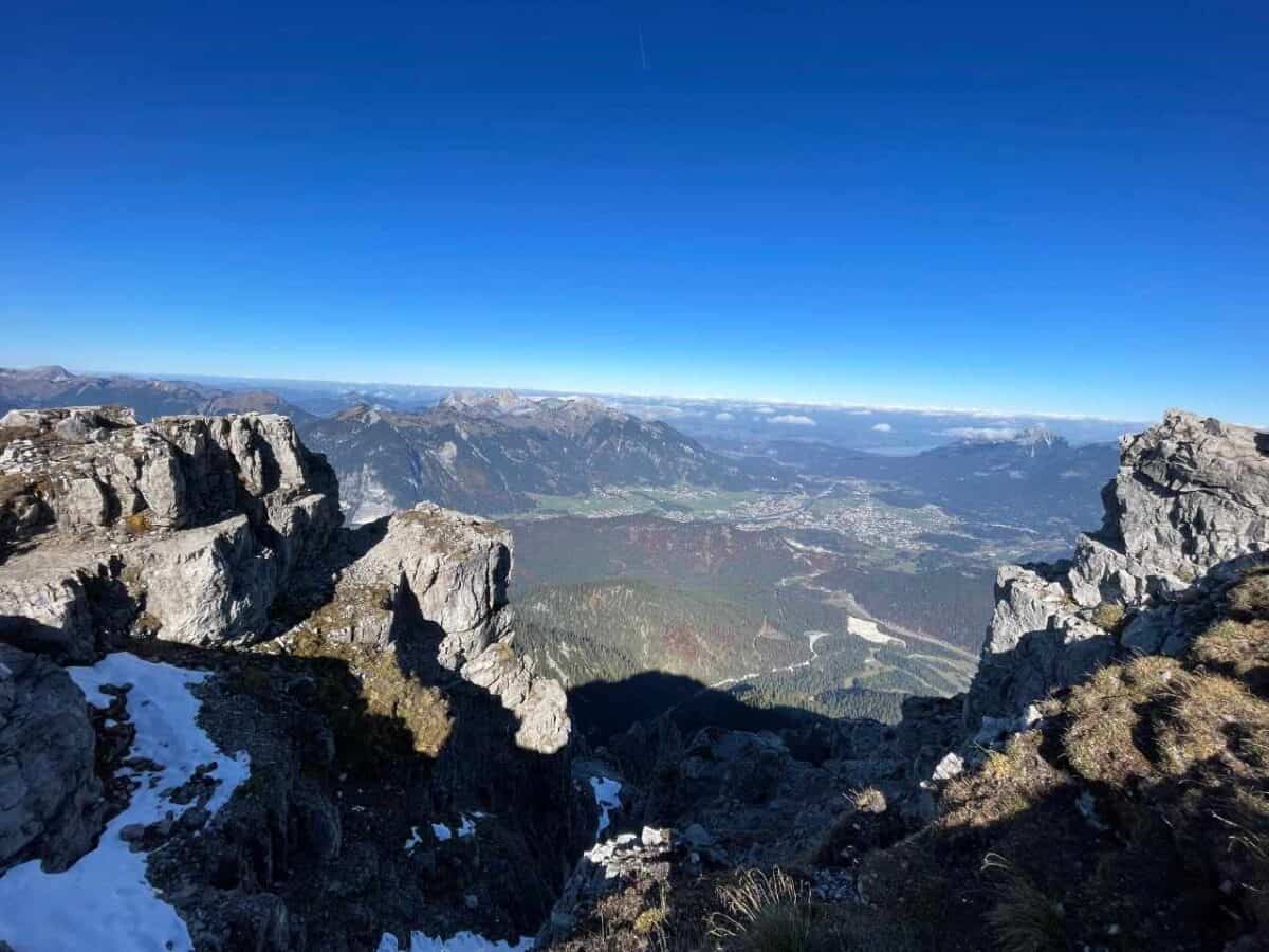 Gipfelblick Thaneller auf Reutte und im Hintergrund die Seen im Allgäu