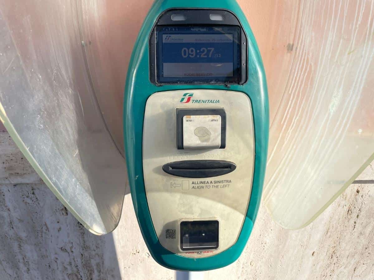 Validierungsmaschine für das Zugticket in Italien