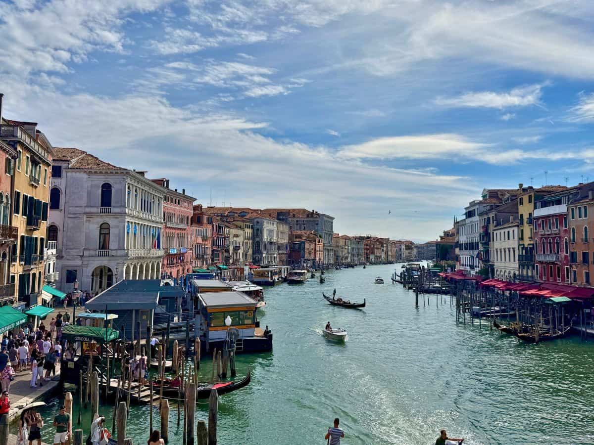 Blick von der Rialtobrücke auf den Canal Grande