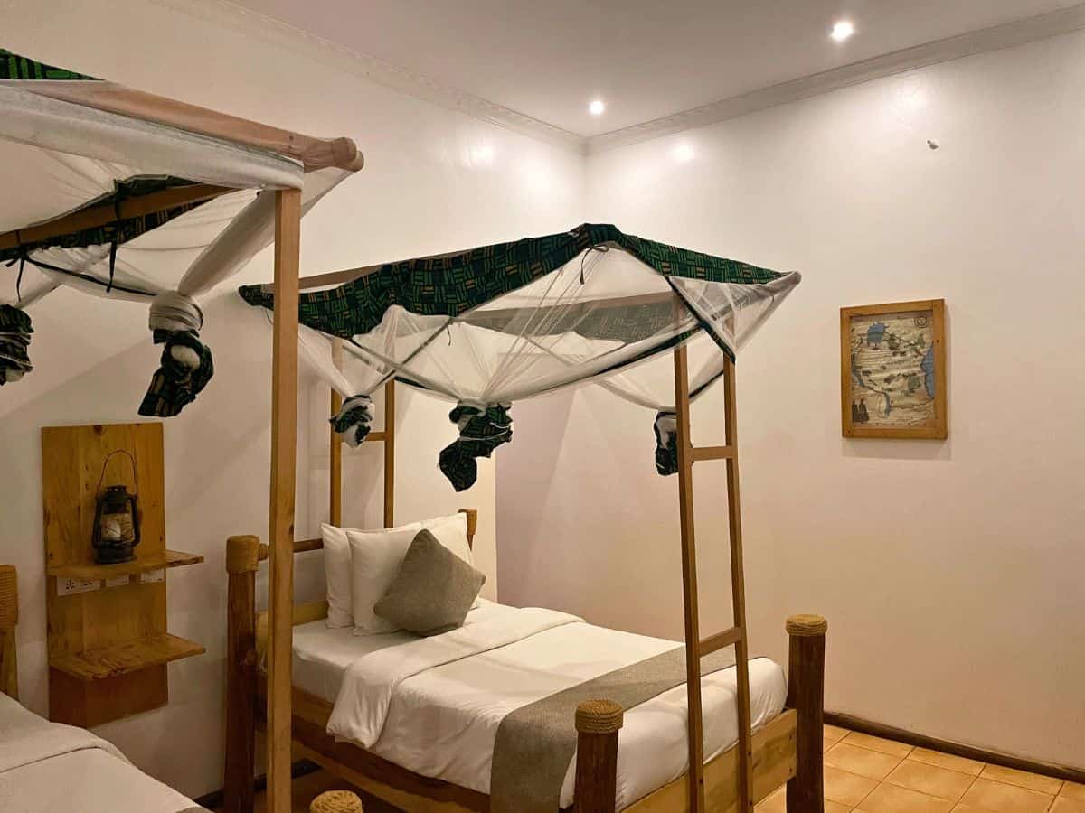 Schlafbereich in der Chanya Lodge in Moshi beim Kilimandscharo