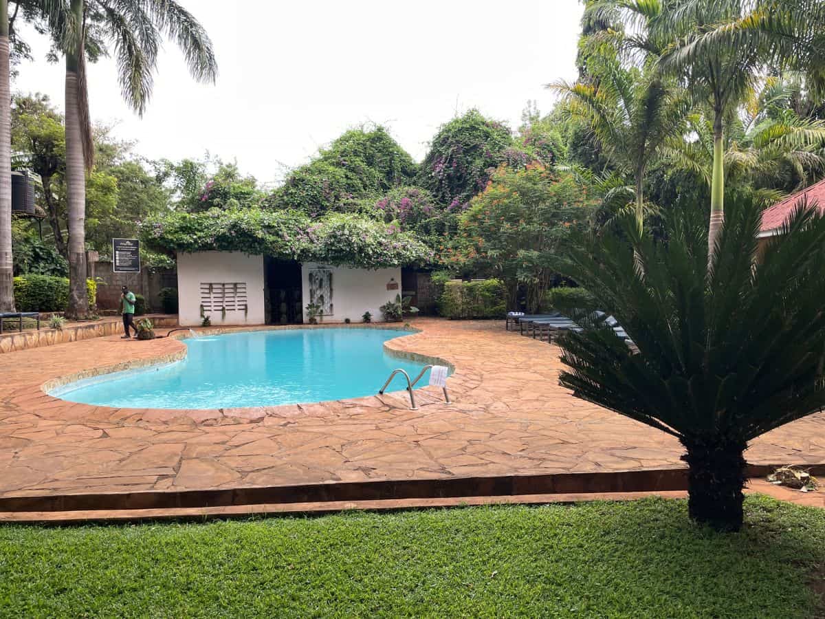 Pool in der Chanya Lodge Moshi