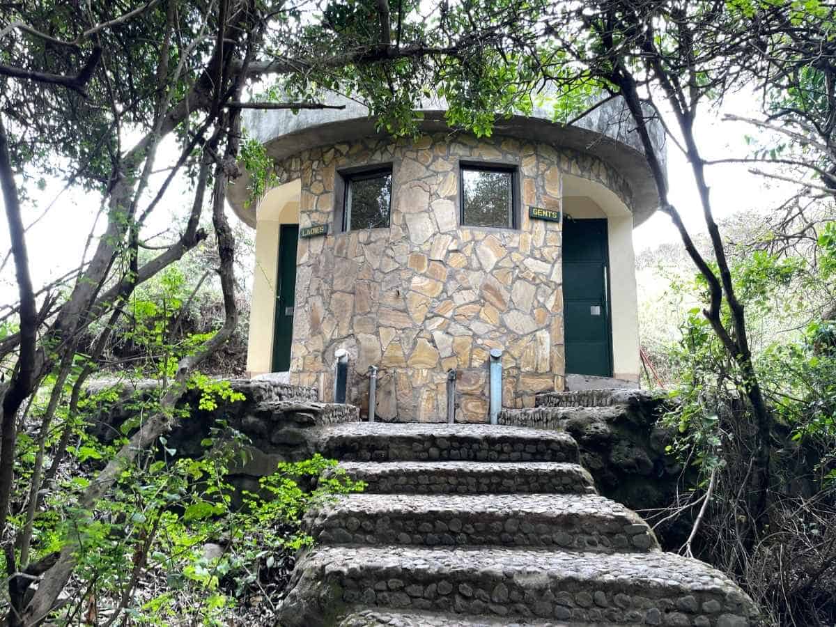 Toilette im Arusha Nationalpark