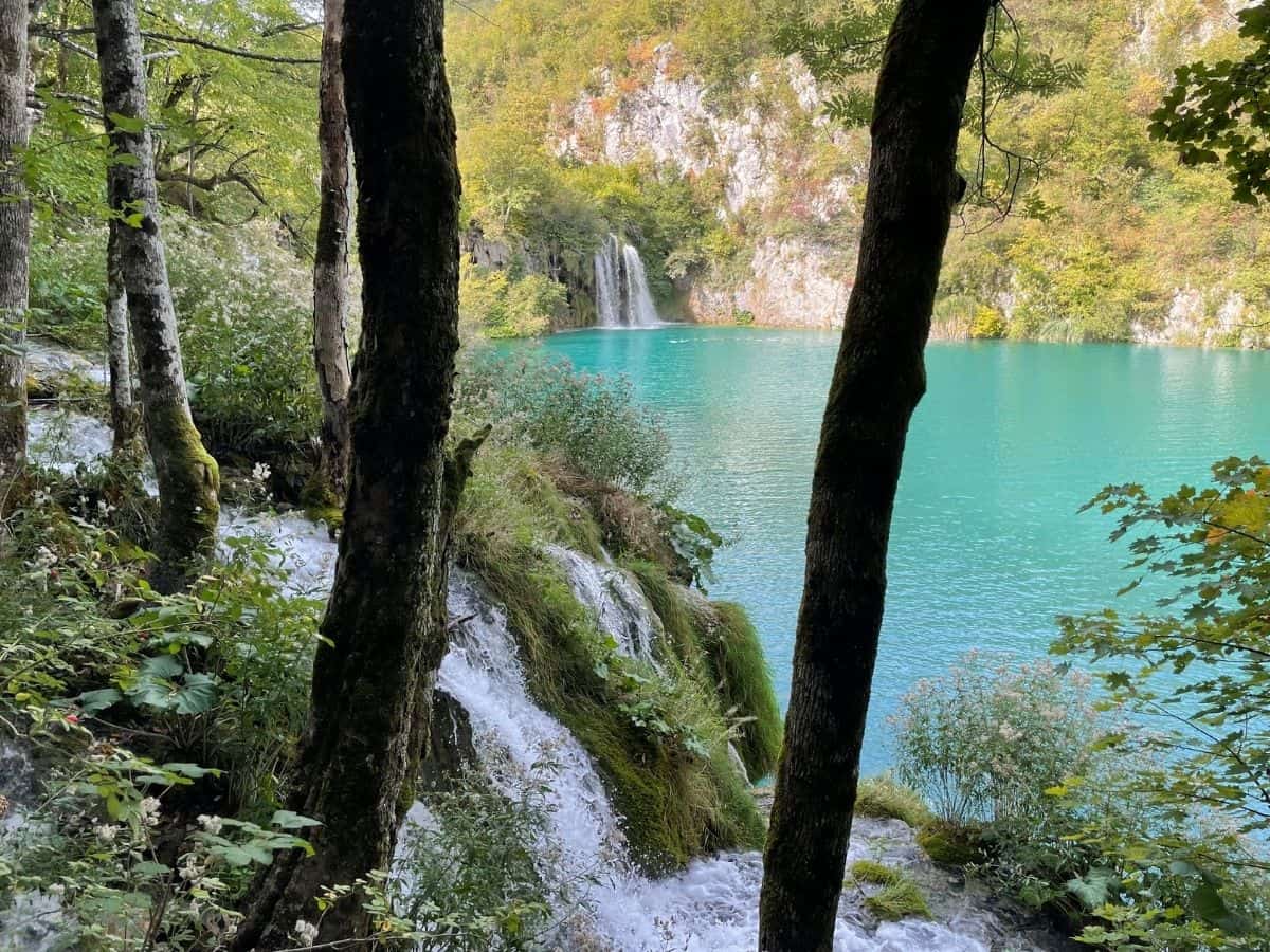 türkisfarbenes Wasser der Plitvizer Seen