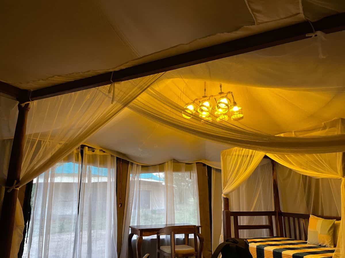 Schlafbereich in der Lodge im Luxuszelt in der Serengeti